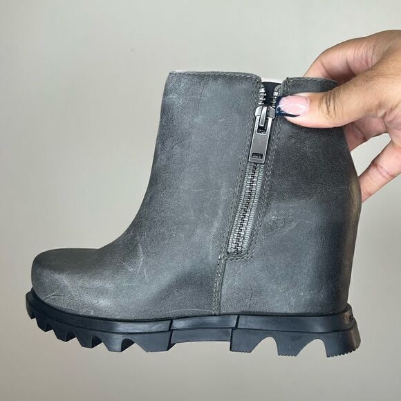 Sorel Quarry/Black Woman’s Joan of Arctic Leather Waterproof Wedge III Zip Boots - Picture 11 of 16